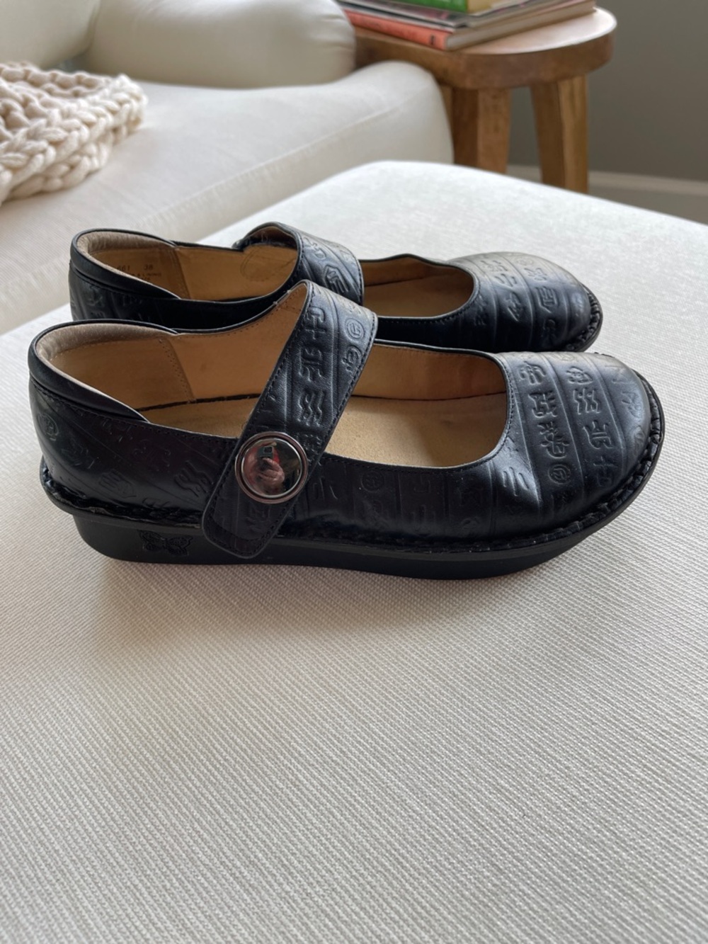 Alegria Black Paloma Hieroglyph Embossed Mary Jane Comfort Clogs PAL 661 38/8